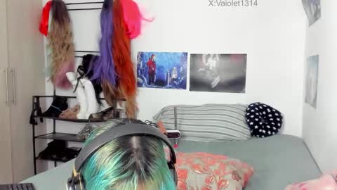 Vaiolet1314 online show from December 15, 11:32 pm