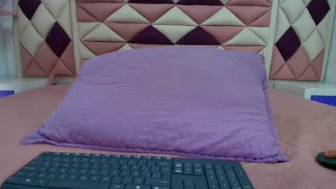 Snapshot of vale_castro1 chatting on October 6, 7:18 pm Valentina online show from October 6, 7:18 pm