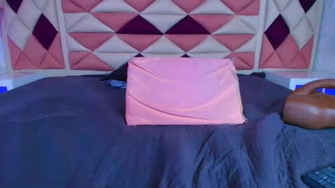 Snapshot of vale_castro1 chatting on September 15, 7:43 pm Valentina online show from September 15, 7:43 pm