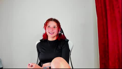 Snapshot of valent_27 chatting on January 27, 4:41 am Valentina online show from January 27, 4:41 am