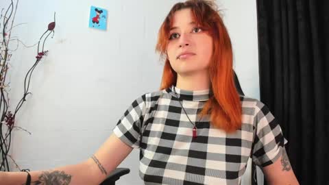 Snapshot of valent_27 chatting on December 28, 5:33 am Valentina online show from December 28, 5:33 am