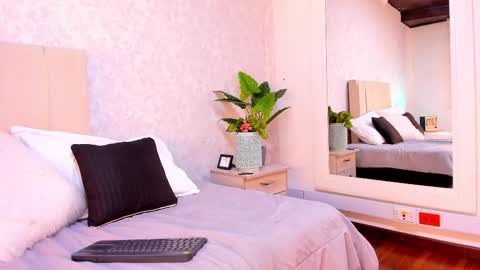 valentinarivers online show from February 28, 1:32 pm