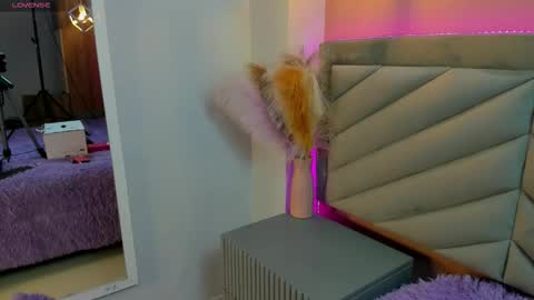 Mia  online show from February 4, 8:23 pm