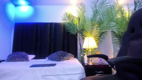 valeri_tafur online show from October 4, 10:54 am