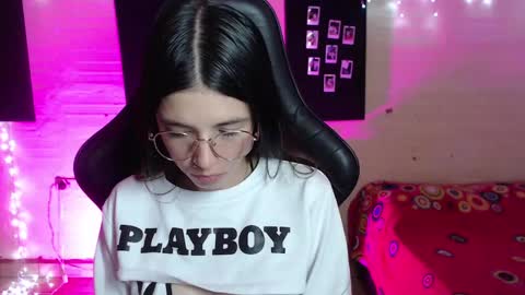 Snapshot of valeria_mendozza chatting on March 7, 4:57 am   online show from March 7, 4:57 am