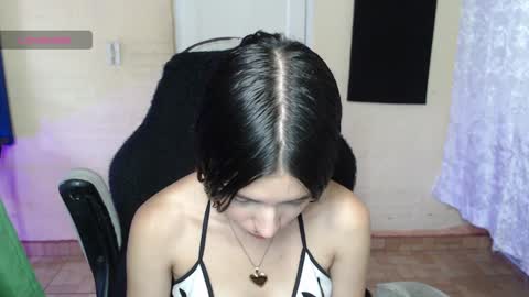 Snapshot of valeria_mendozza chatting on January 26, 10:35 pm   online show from January 26, 10:35 pm