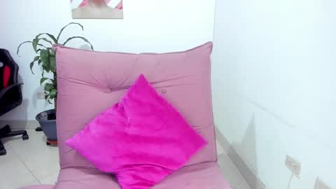 valeria_miller69 online show from September 18, 1:53 pm