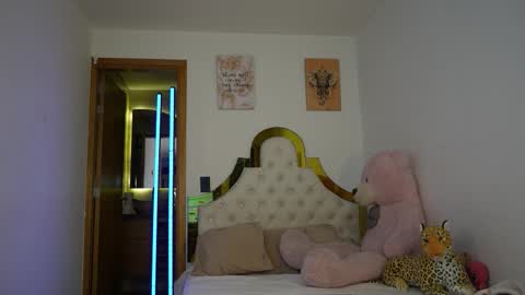 valeriecollinss_ online show from December 3, 10:34 pm