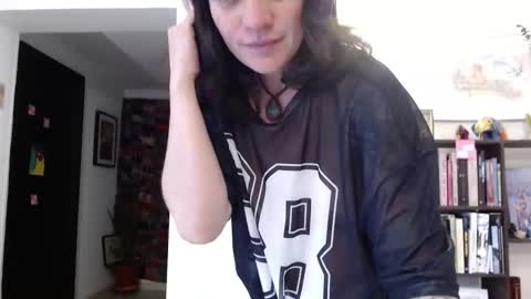 valeriees_ online show from February 9, 3:03 pm