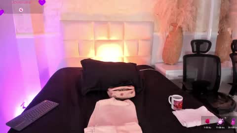 valeriekhaleesi online show from April 15, 9:37 pm