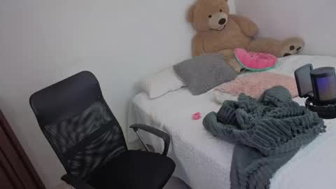 valerihouse_ online show from June 10, 12:54 am
