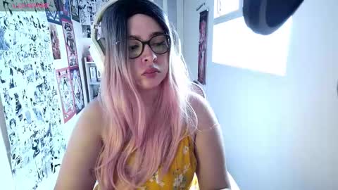 Snapshot of vallolet1_ chatting on October 19, 8:55 pm Im Violet online show from October 19, 8:55 pm