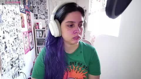 Snapshot of vallolet1_ chatting on September 22, 3:32 pm Im Violet online show from September 22, 3:32 pm