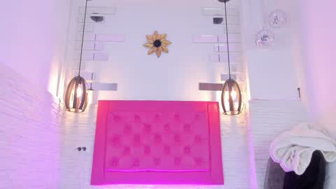 Vallolet Peach  online show from February 4, 11:38 am