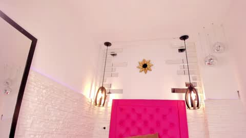 Vallolet Peach  online show from December 17, 11:39 am