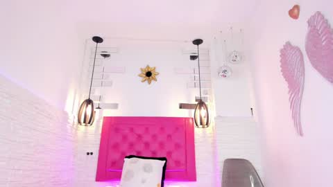 Vallolet Peach  online show from February 2, 11:30 am