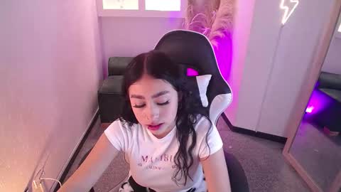 vallolett__ online show from February 26, 7:35 pm