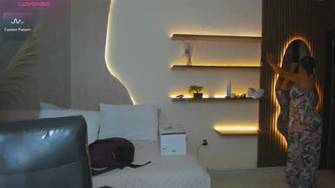 V A N E  online show from November 11, 3:13 am