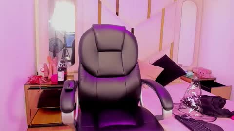 Vane online show from April 18, 7:07 pm