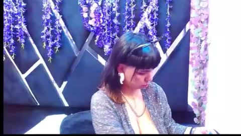 vanessa bobs online show from February 15, 7:51 am