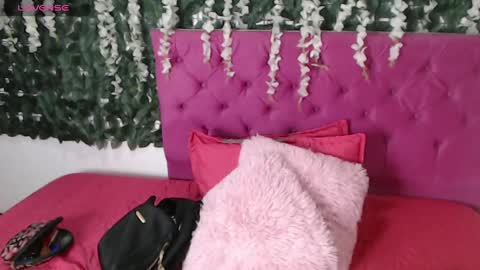 Snapshot of vanessa_lovea chatting on September 19, 4:22 am Vanessa online show from September 19, 4:22 am