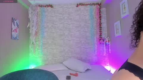 Vanessa online show from April 5, 3:00 pm