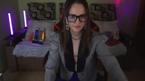 vanessabeautyy online show from April 7, 9:17 pm