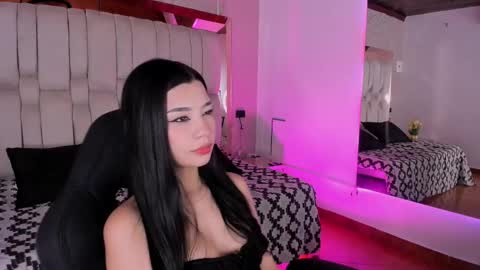 vanessaduval online show from November 22, 4:15 am