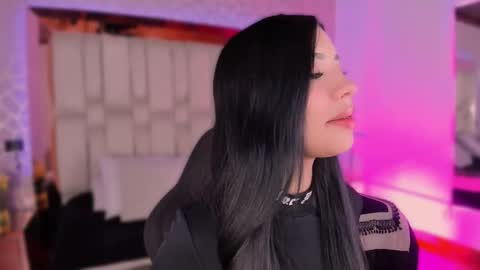 vanessaduval online show from October 19, 10:45 pm