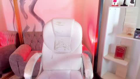 vanessascott_ online show from April 22, 7:05 am