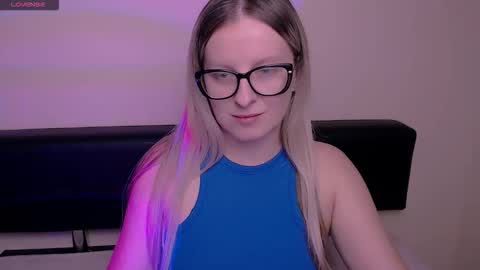 Mia online show from October 20, 7:22 am