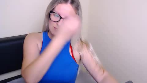 Mia online show from September 11, 6:47 am