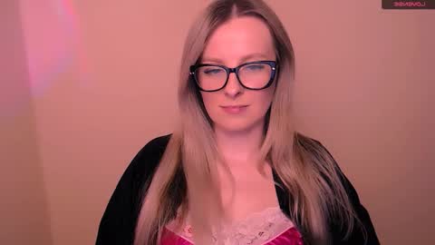 Mia online show from March 6, 6:25 pm