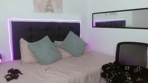 vane online show from February 1, 8:51 pm