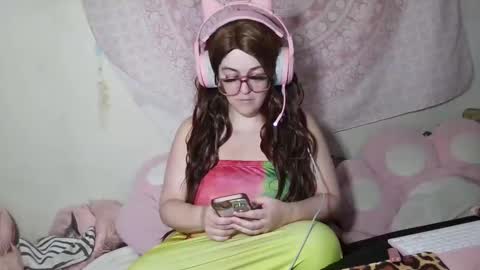 Snapshot of veelehanex3 chatting on October 5, 2:22 pm Veronica Lehane online show from October 5, 2:22 pm