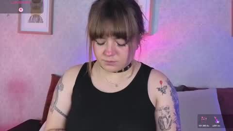 Vee Simons online show from November 4, 9:31 pm