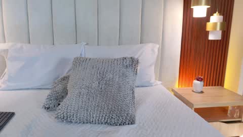 Mia brando online show from April 11, 8:45 pm