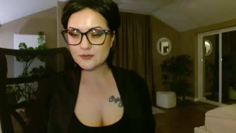 VeilRoom online show from March 1, 7:57 pm