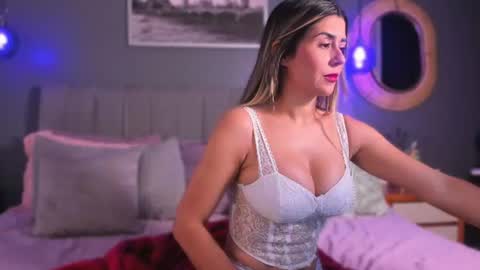 veluna_ online show from June 9, 12:15 pm