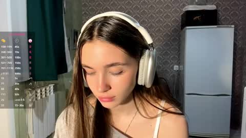 Nia online show from April 14, 5:24 pm