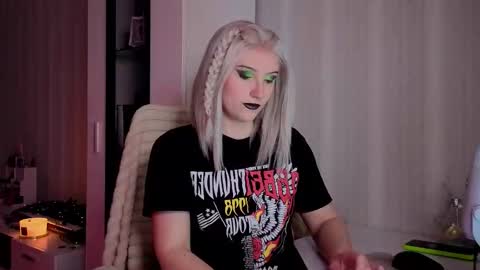 Violet online show from March 3, 9:59 am