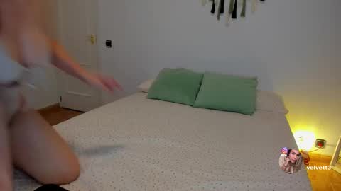 Snapshot of velvetsugar3 chatting on October 7, 10:52 am Julieth online show from October 7, 10:52 am