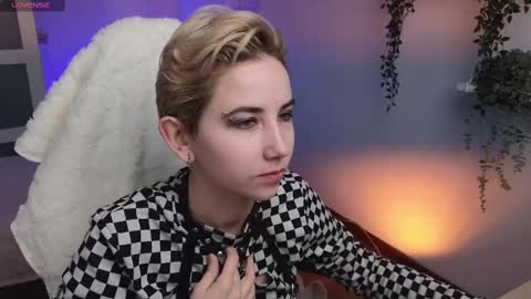 CLEOshort hair  TIna long hair  online show from February 9, 2:50 pm