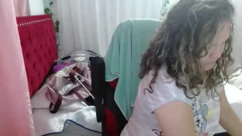 Snapshot of venecasexy44 chatting on October 24, 10:00 am venecasexy44 online show from October 24, 10:00 am