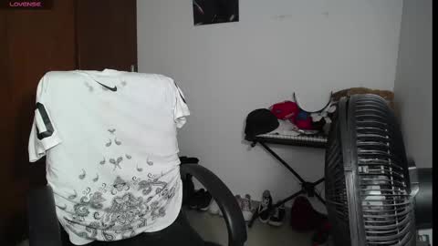 Snapshot of venelope1 chatting on February 27, 2:21 am Venelope 3 online show from February 27, 2:21 am