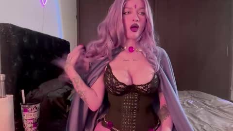 Lanna   online show from October 31, 1:04 pm