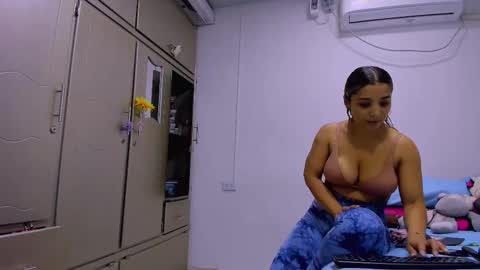 vennuss01 online show from March 28, 9:57 pm