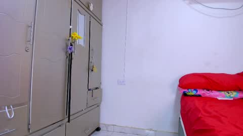 vennuss01 online show from April 12, 8:33 pm