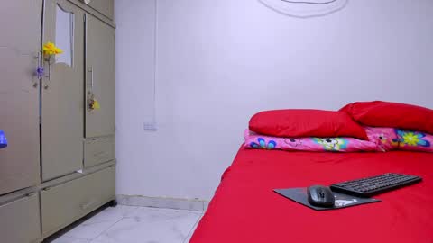 vennuss01 online show from April 11, 7:06 pm