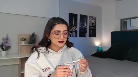 Snapshot of venus_steffen chatting on September 18, 12:37 pm Mia online show from September 18, 12:37 pm